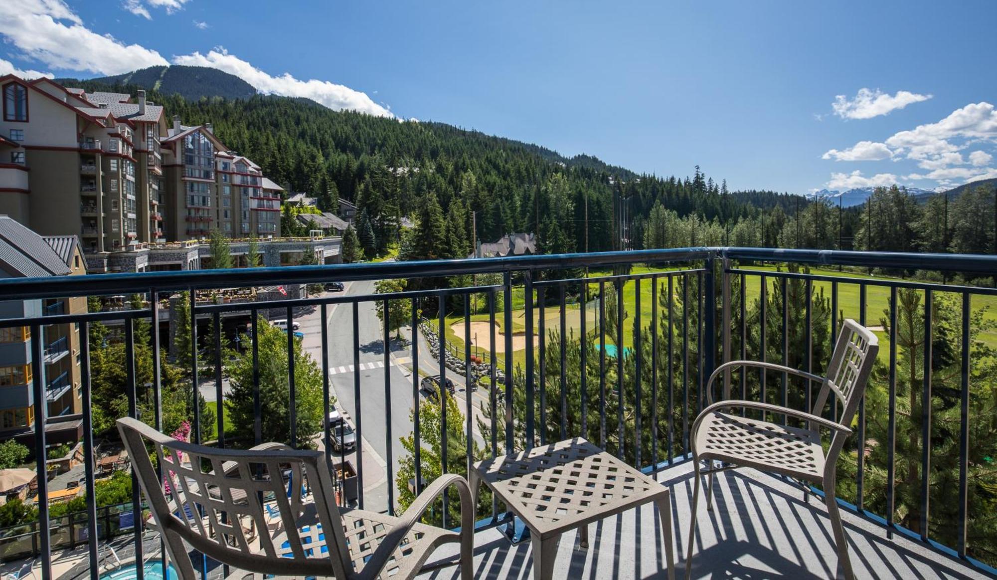 Hilton Whistler Resort & Spa Стая снимка
