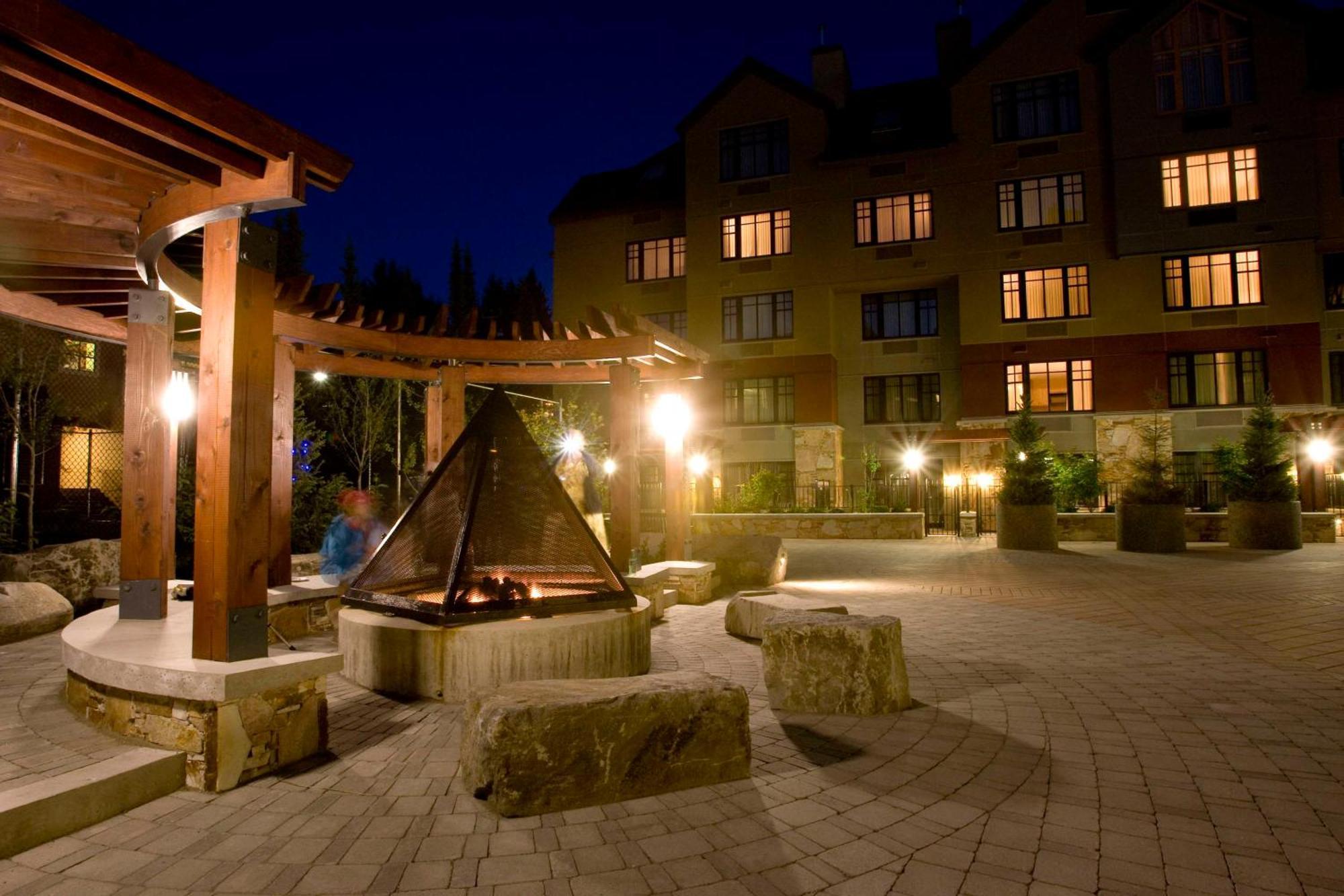 Hilton Whistler Resort & Spa Екстериор снимка