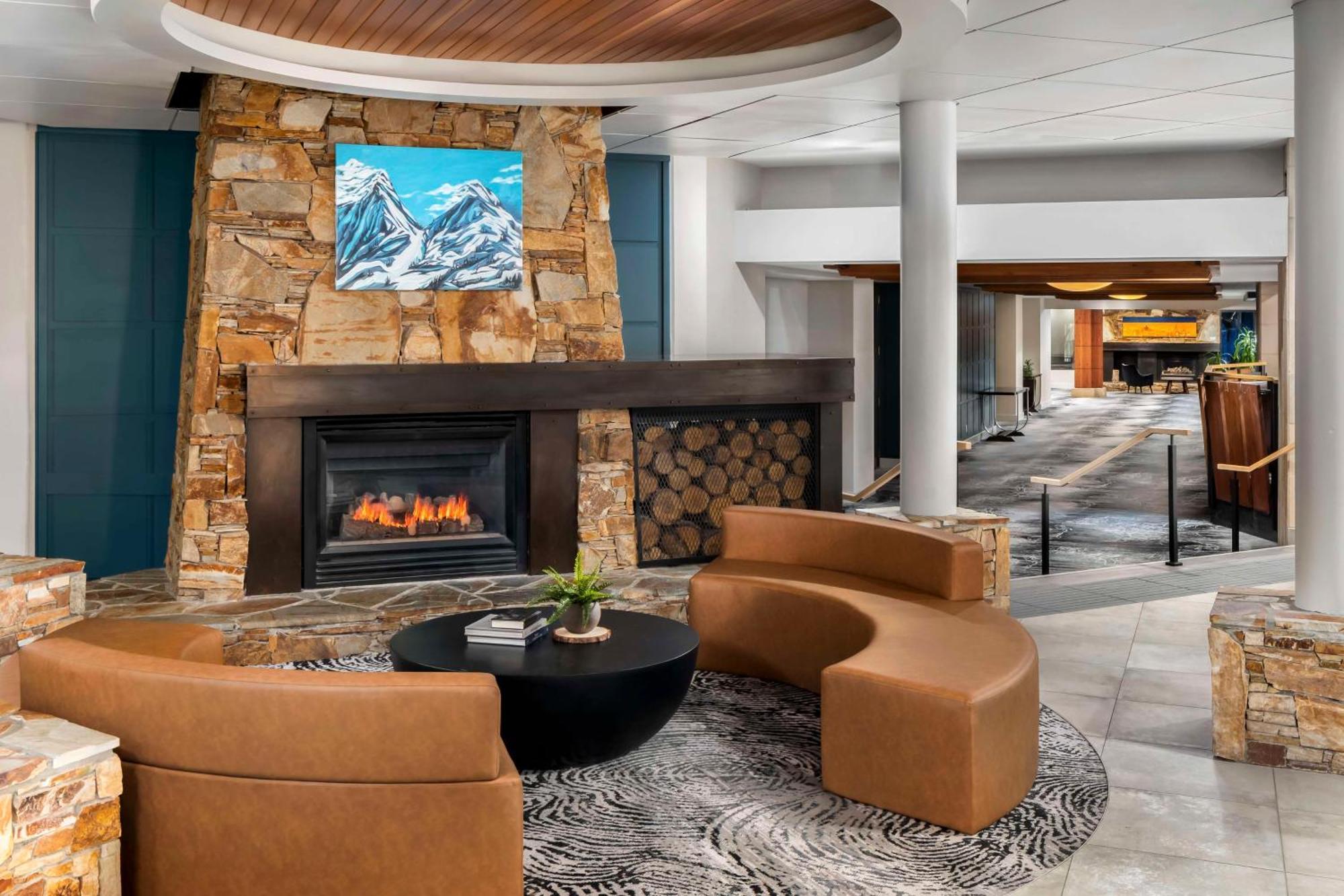 Hilton Whistler Resort & Spa Екстериор снимка