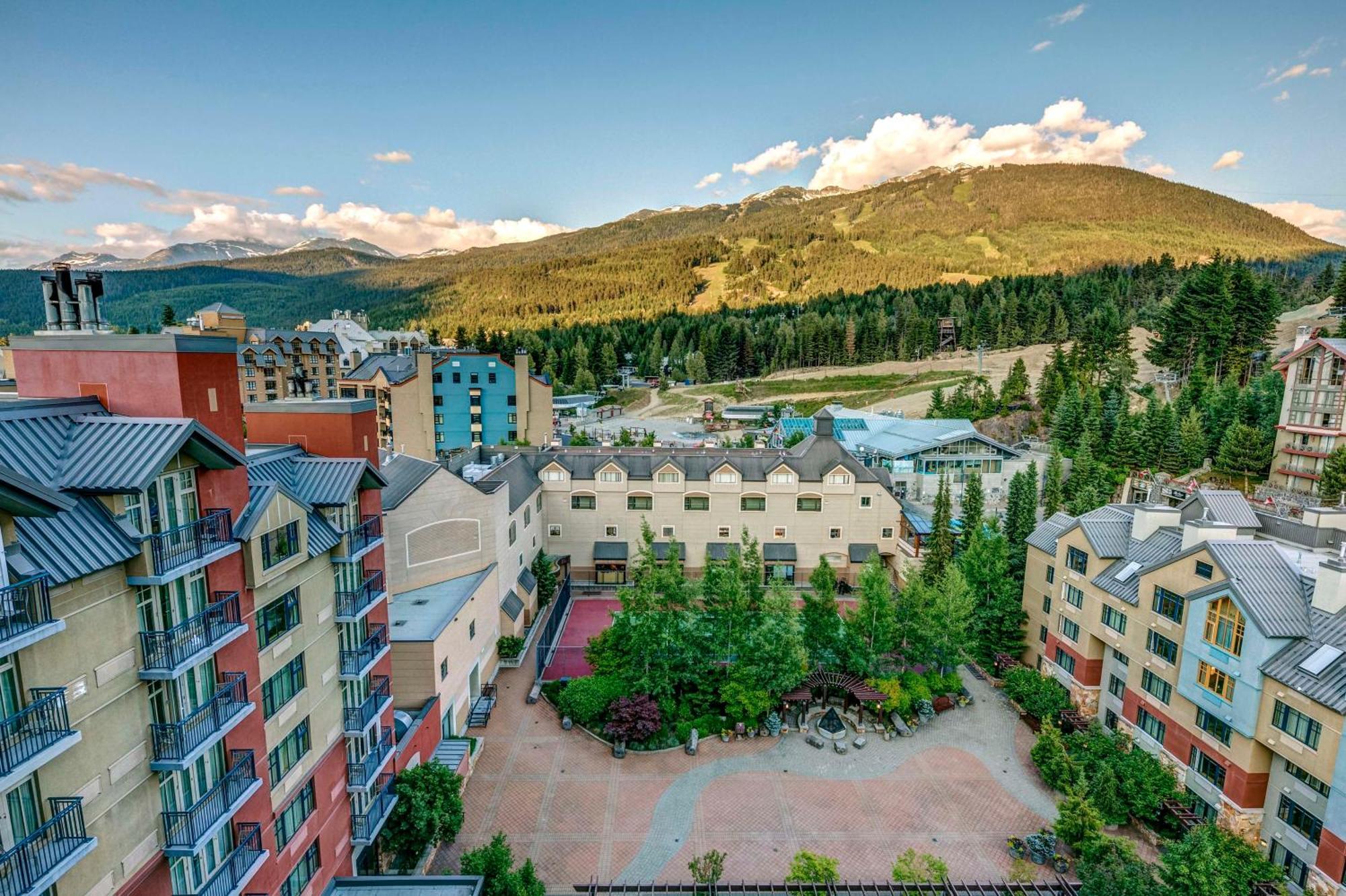 Hilton Whistler Resort & Spa Екстериор снимка